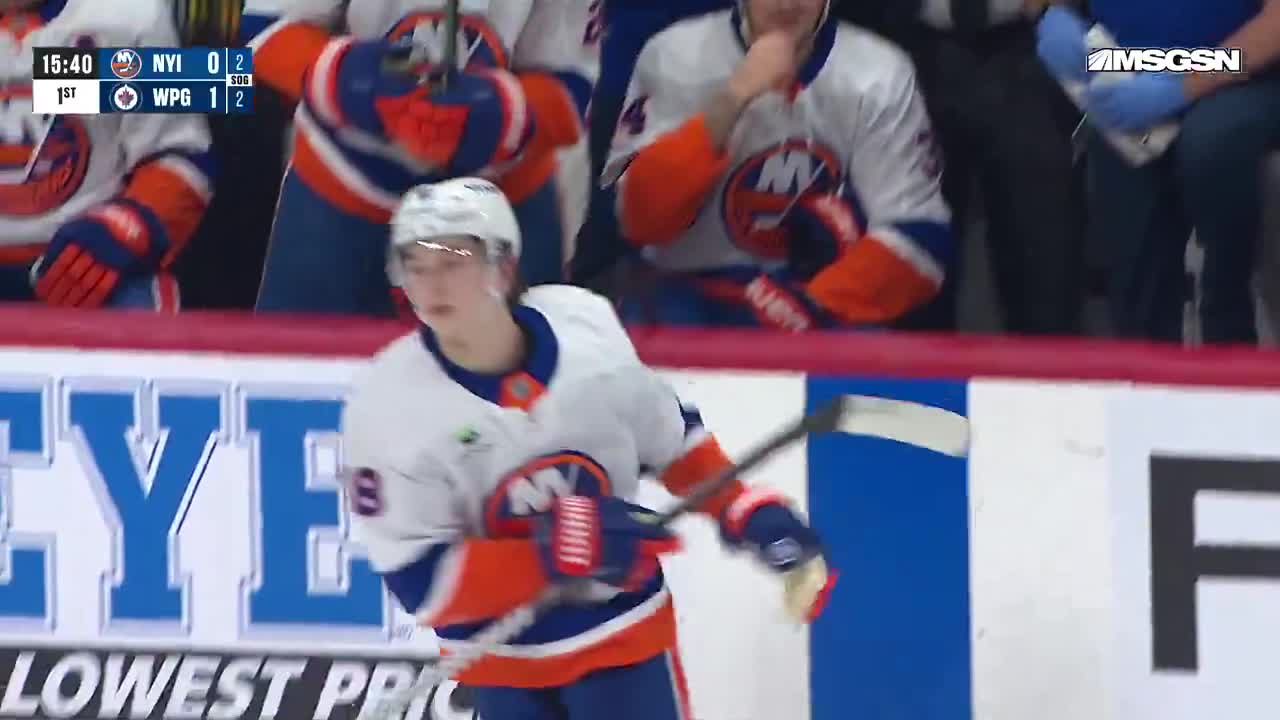 Matthew Schaefer had to leave the game d... (2)