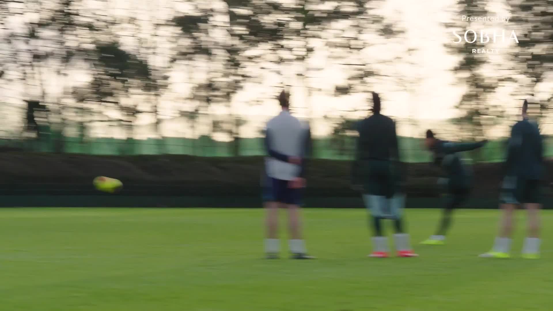 Shooting practice in Arsenal training ye...
