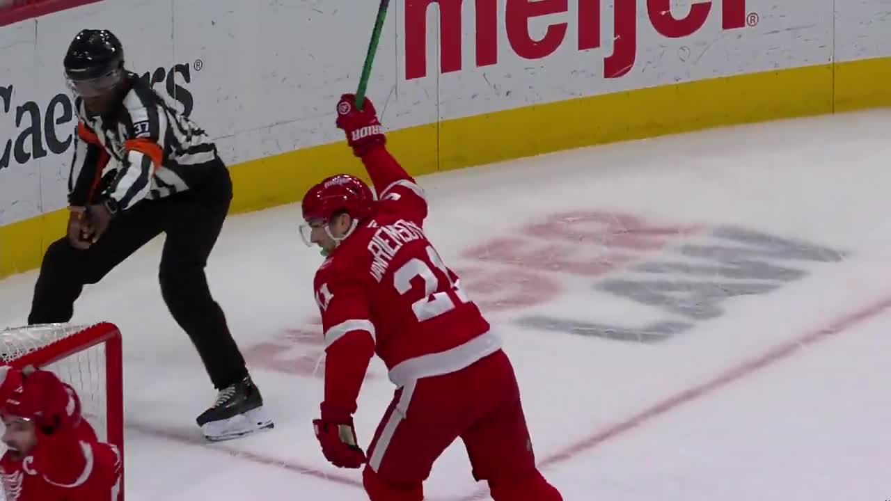 JVR WITH THE NASTY THRU THE LEGS GOAL 