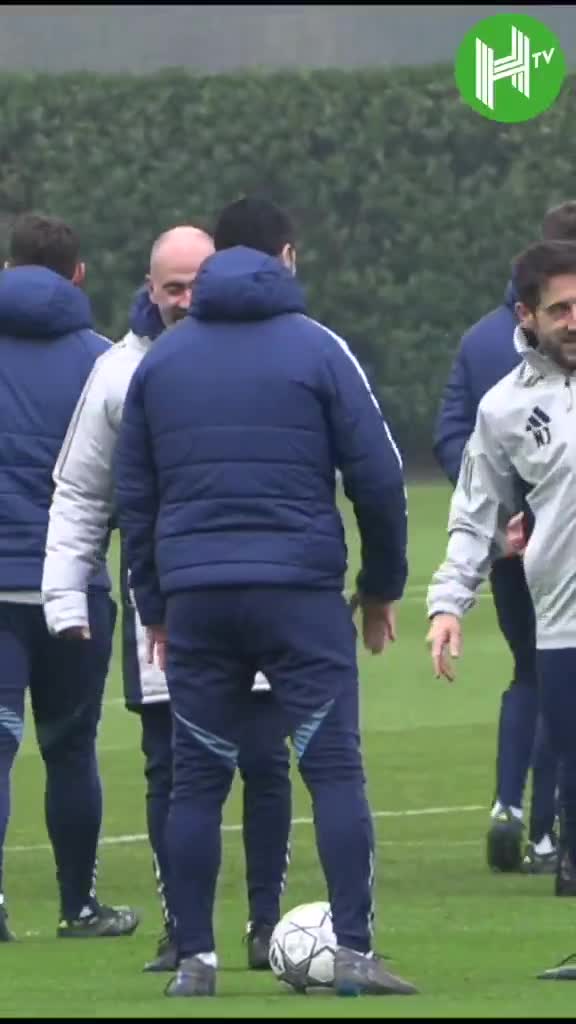 Mikel Arteta enjoying himself in Arsenal...