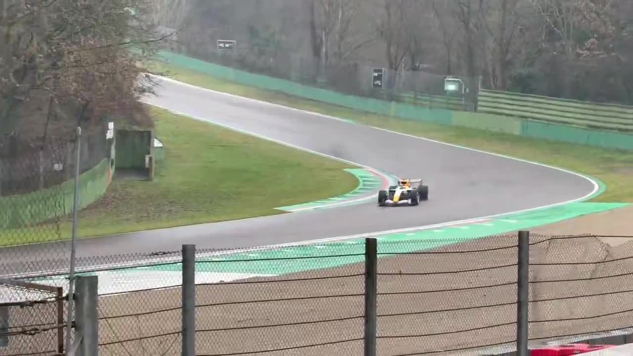 RED BULL - FORD ENGINE SOUND  (1)