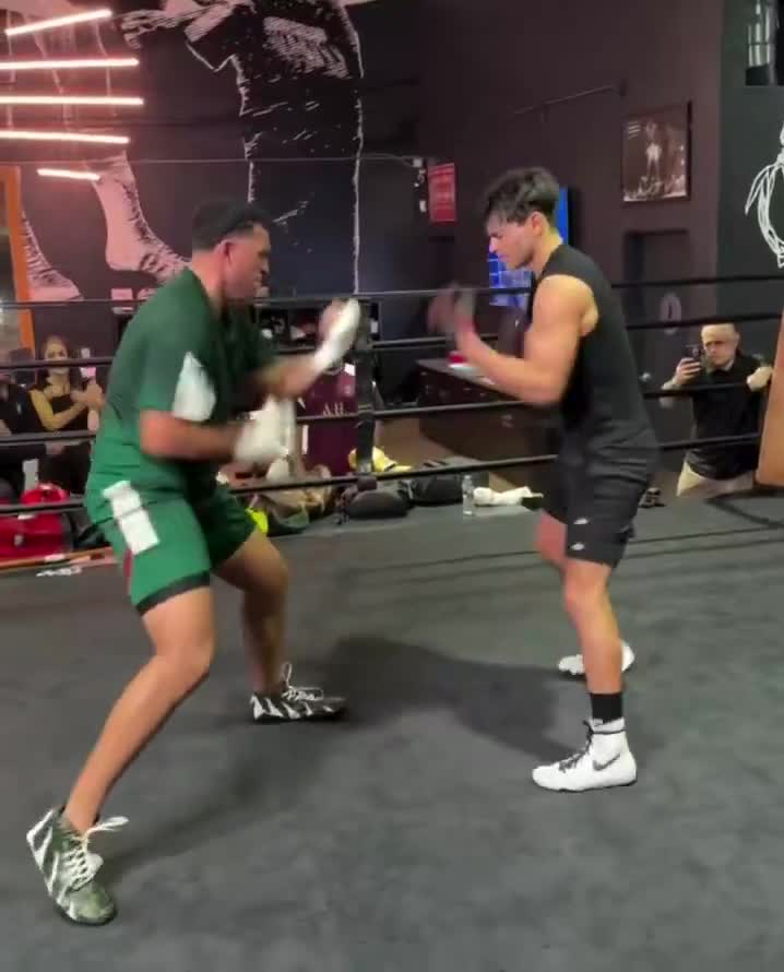 David Benavidez vs Ryan Garcia speed cha...