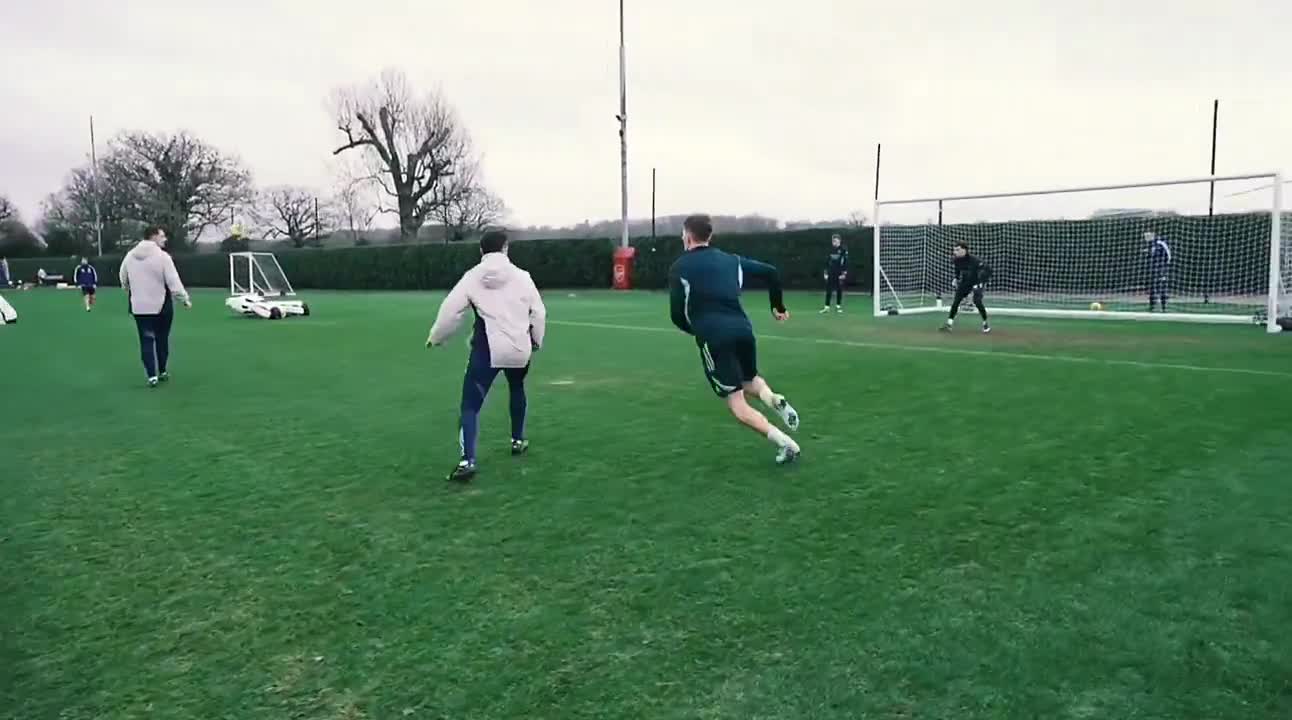 Viktor Gyökeres finishing practice in Ar...