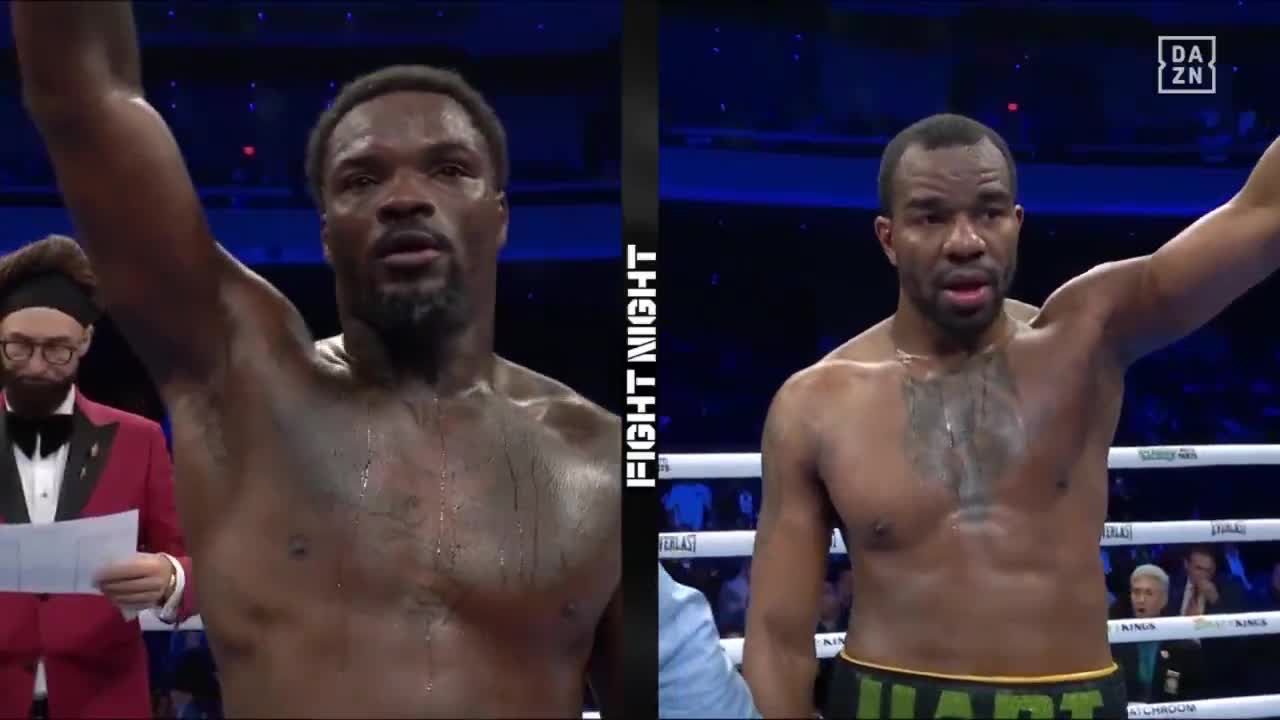 Khalil Coe gets the majority decision wi...