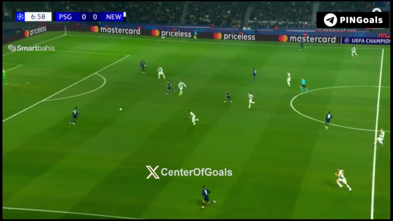 It's in the back of the net! Vitinha fin...