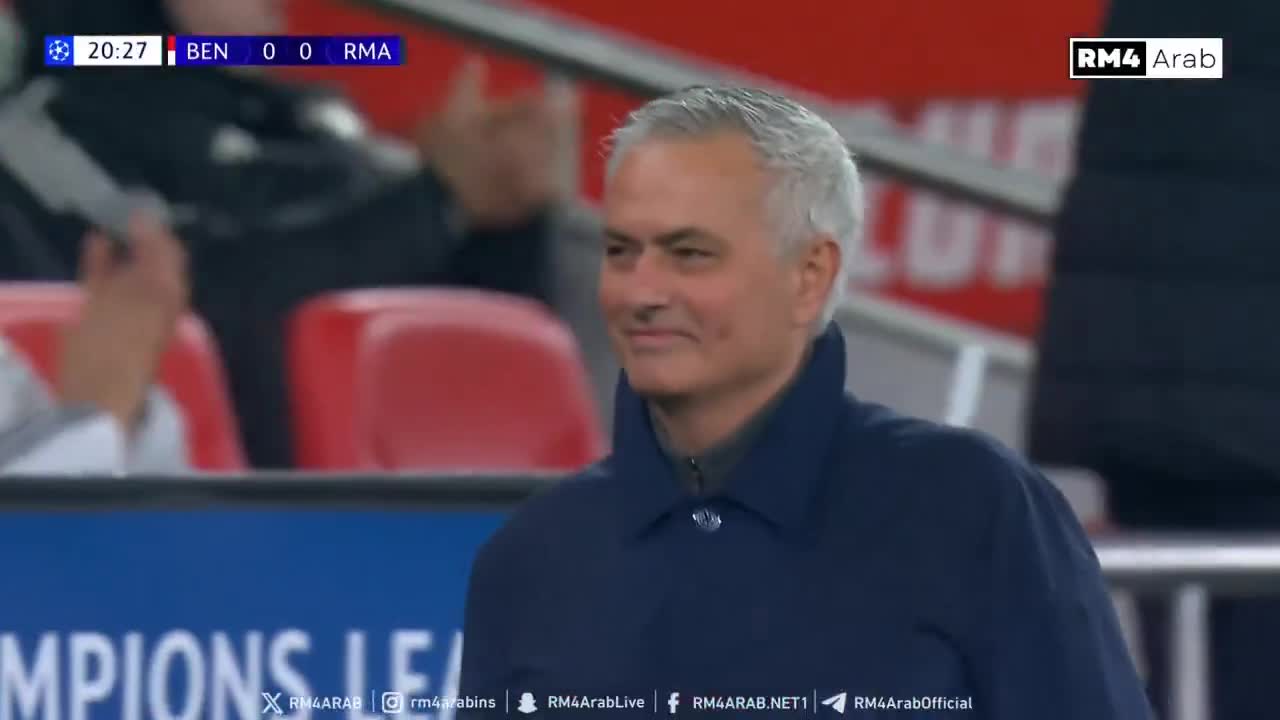 Jose Mourinho's reaction to Thibaut Cour...