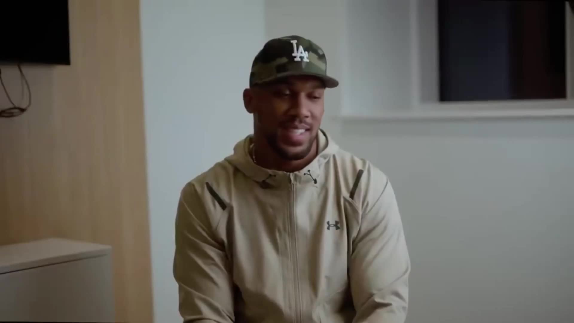 Anthony Joshua was fighting back tears s... (1)