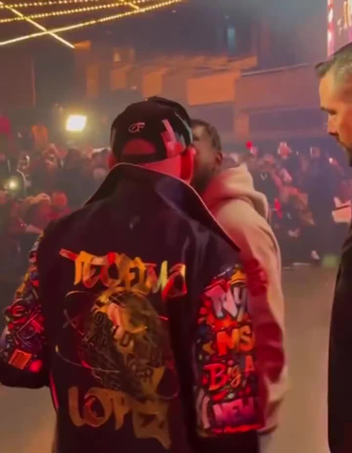 Terence Crawford and Teofimo Lopez Sr ju...
