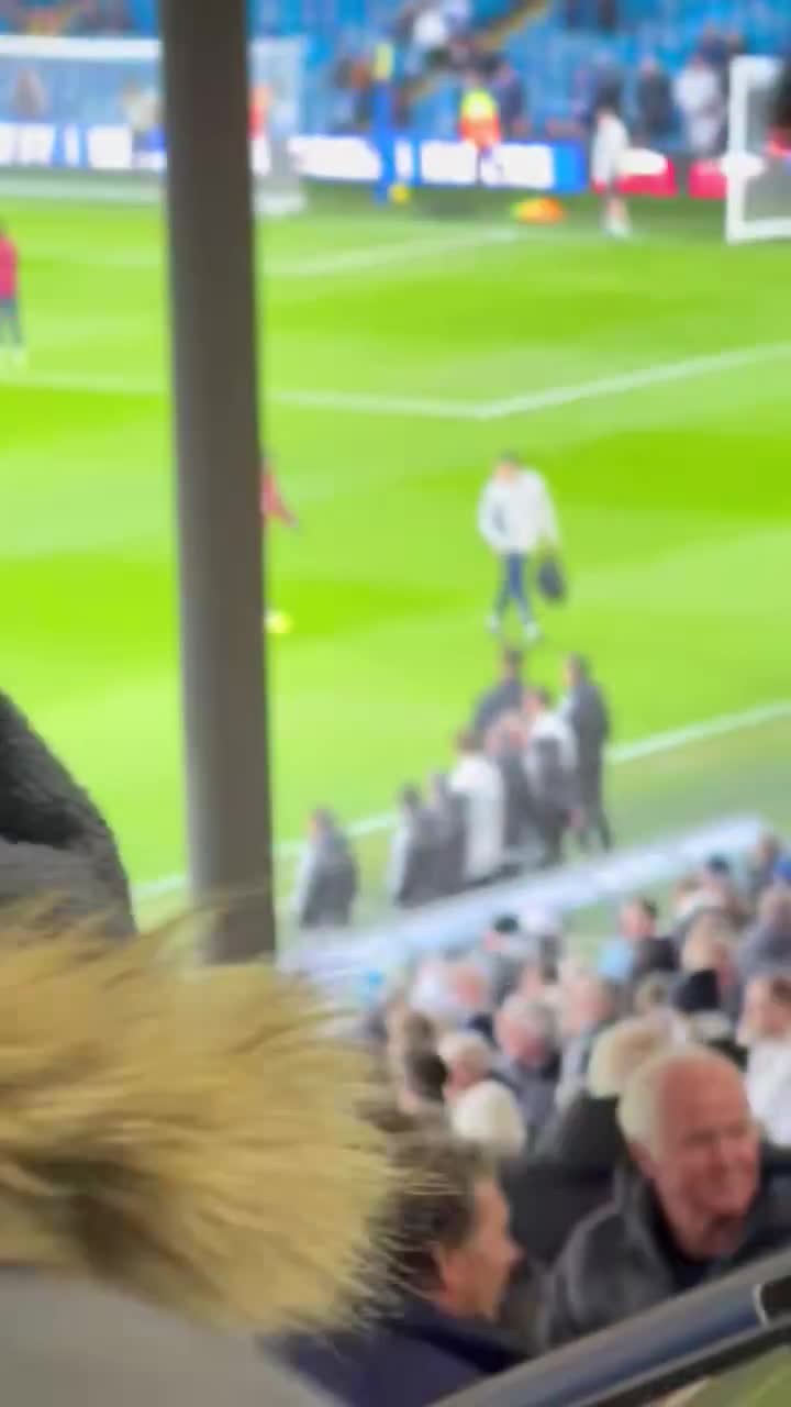 Saka leaves Arsenal's warm-up operations with the team doctor