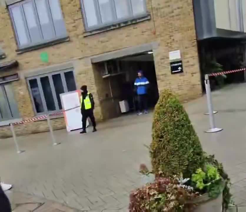 The Arsenal Squad on their pre-match wal...