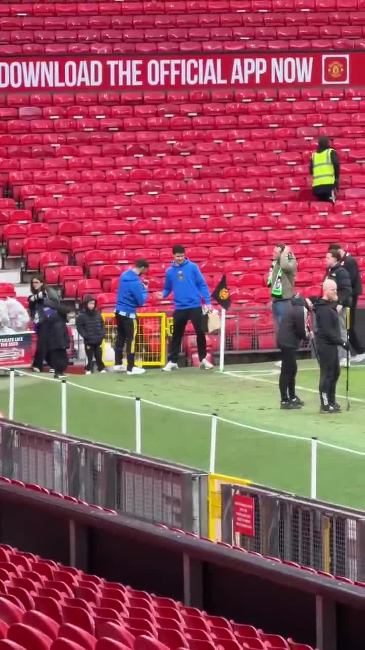 Bruno Fernandes getting all the angles f...