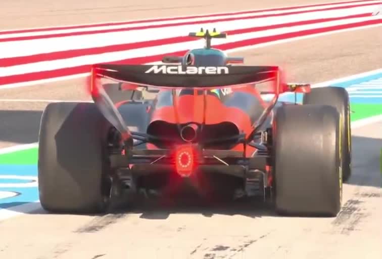 lando doing a practice start up close