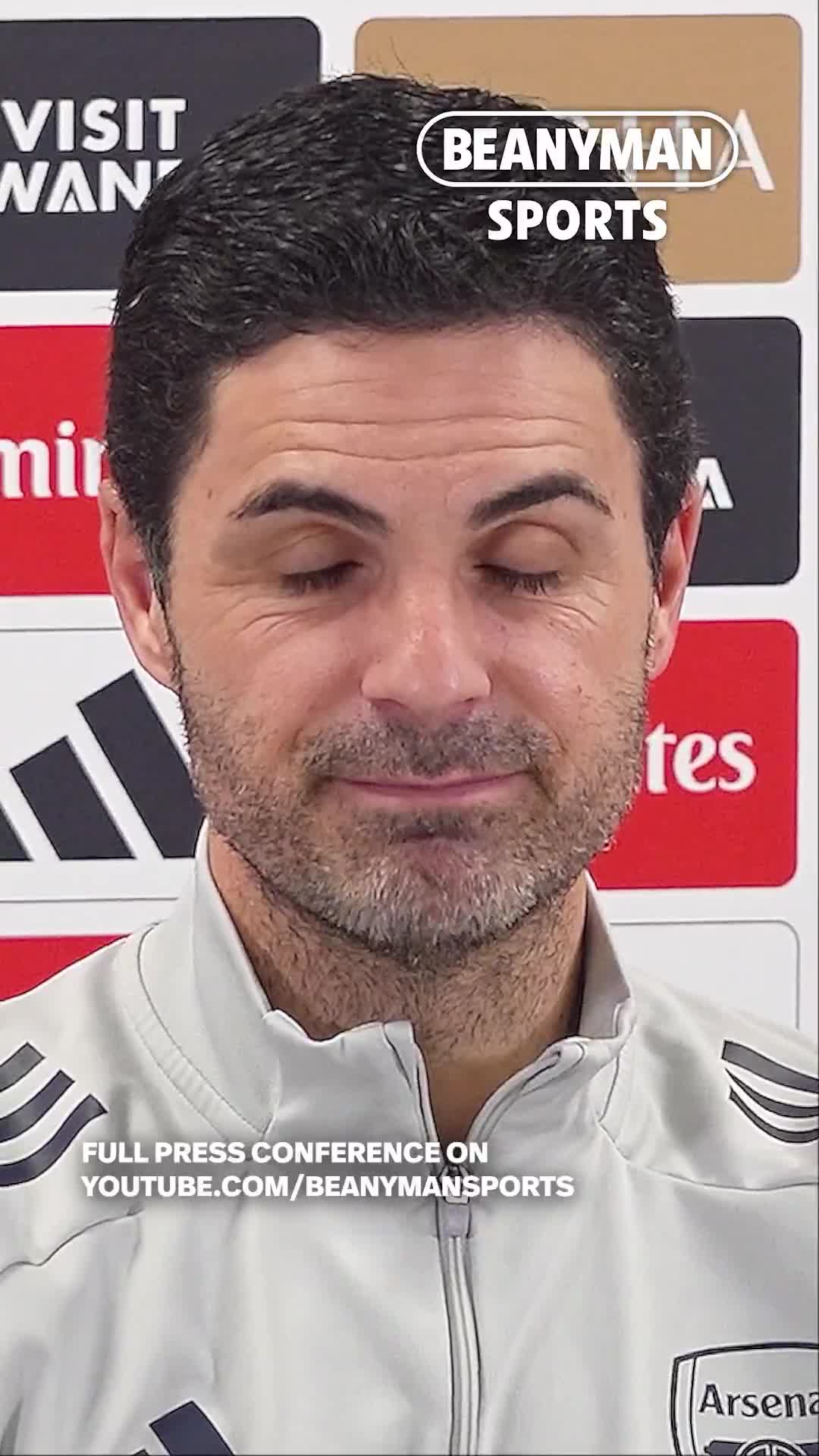 Mikel Arteta explains the episode with a fan asking him to sign a shirt while he was in the car.