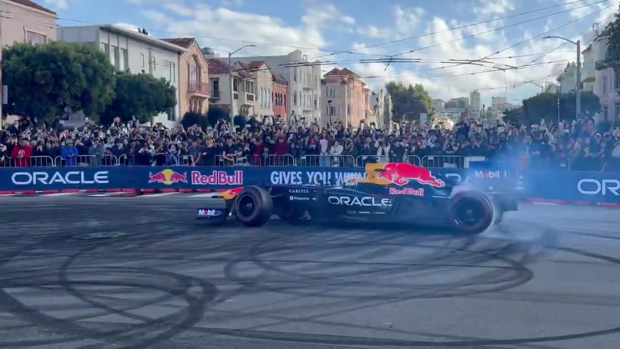 Ingénieur Red Bull - -Yuki, c'est la car...