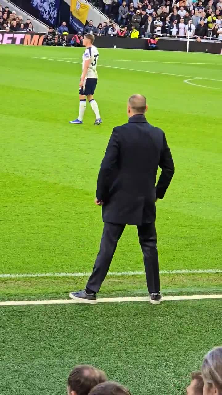 Igor Tudor is constantly shouting at Mic...