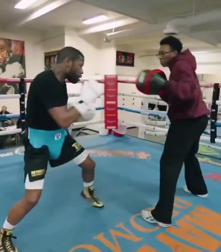 Floyd Mayweather just dropped new traini...