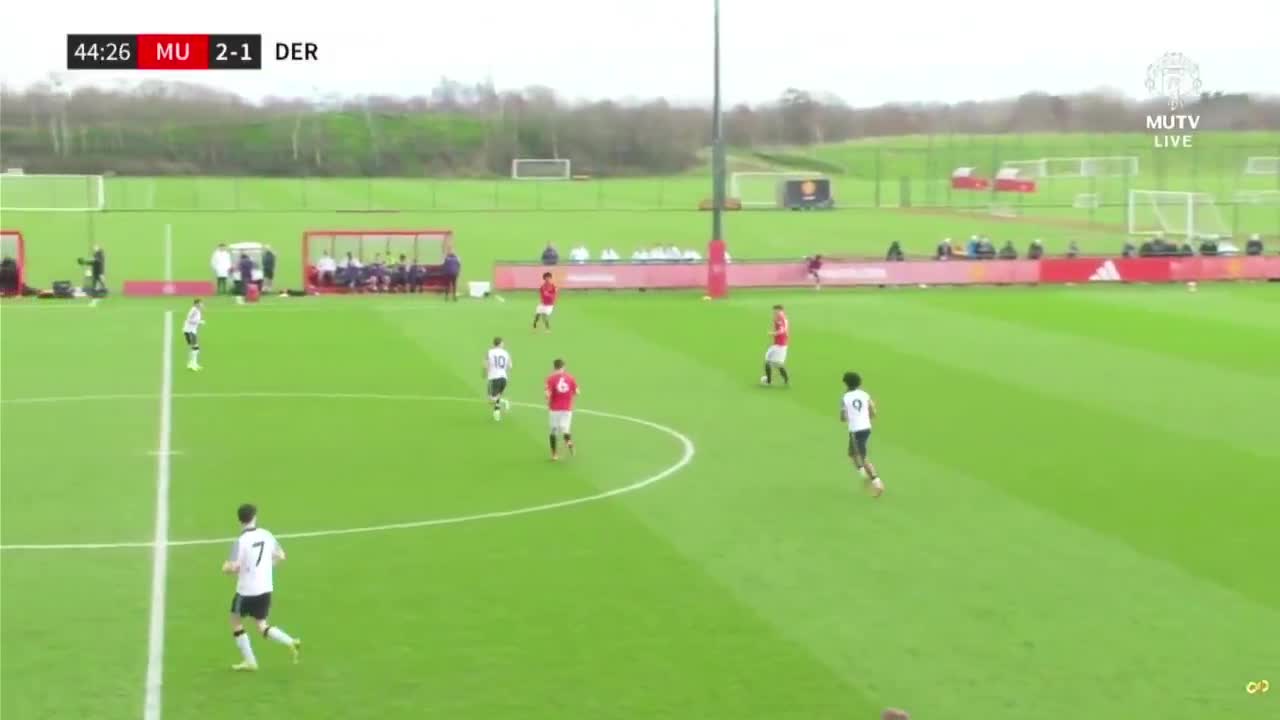Noah Ajayi fires in an absolute rocket for Manchester United U18s against Derby to make it 3-1