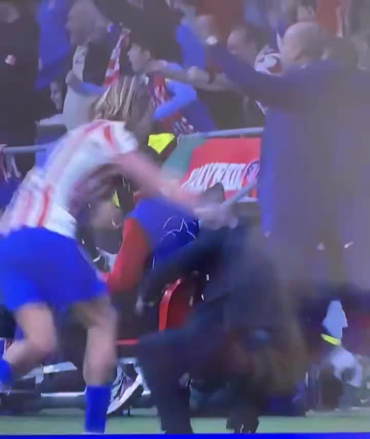 Marcos Llorente pushed Diego Simeone to ...