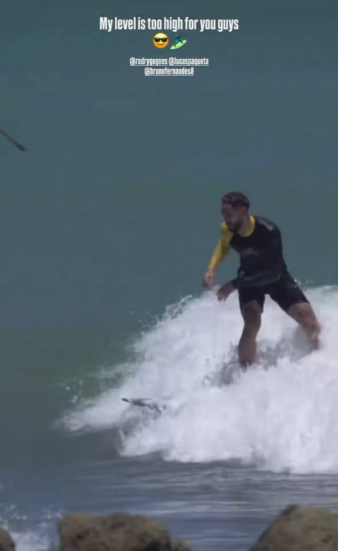 Matheus Cunha has posted a video of him SURFING on Instagram.