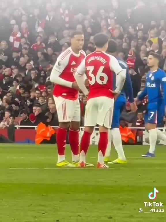 Gabriel talking to Zubimendi after his r...