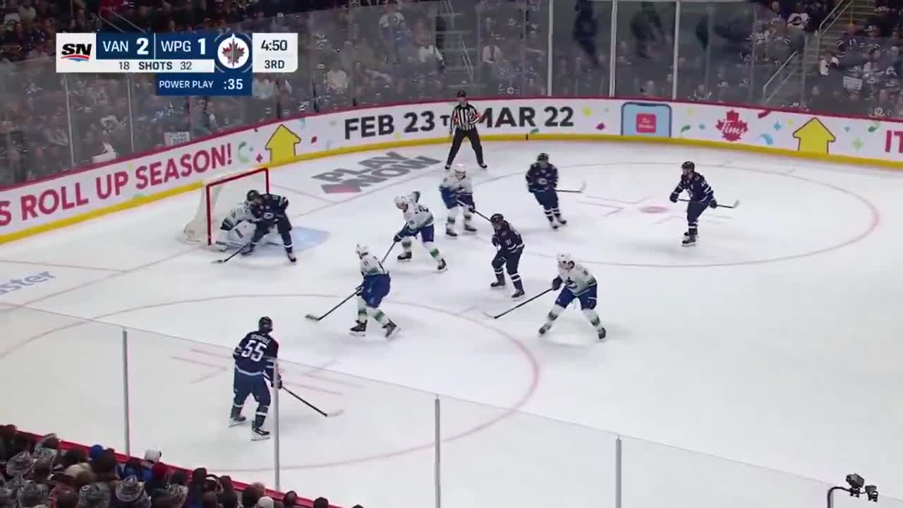 Vilardi with some SICK HANDS in close fo...