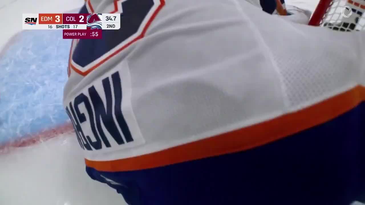 Nathan MacKinnon steamrolls Connor Ingra...