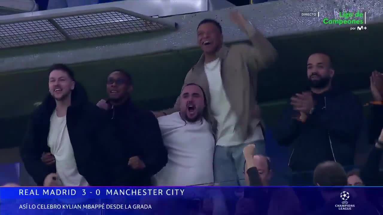 KYLIAN MBAPPÉ CELEBRANDO EL HAT-TRICK DE...