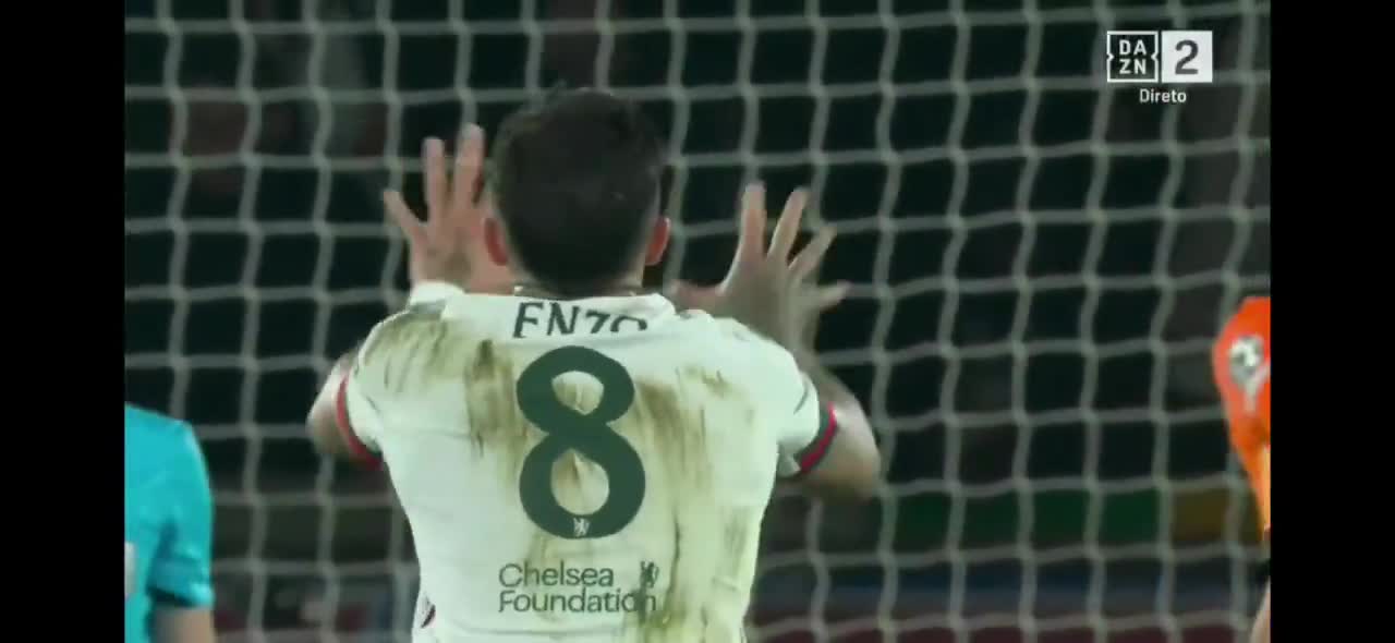 Enzo Fernandez raging with Jorgensen! ...