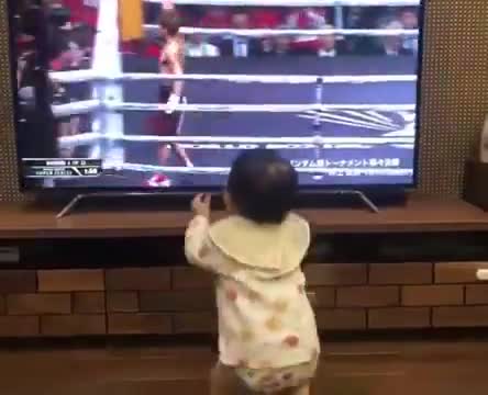 Naoya Inoues son reacting to one of his...