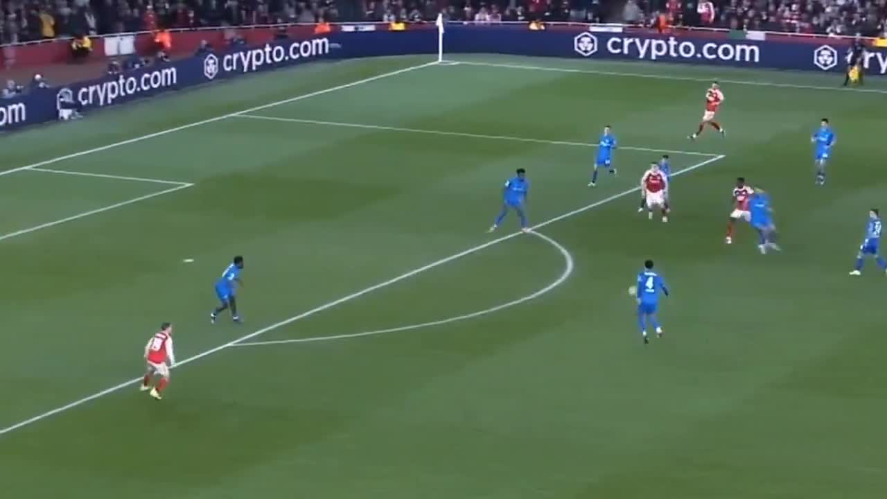 Saka and Gyokeres combination is starting to click.
