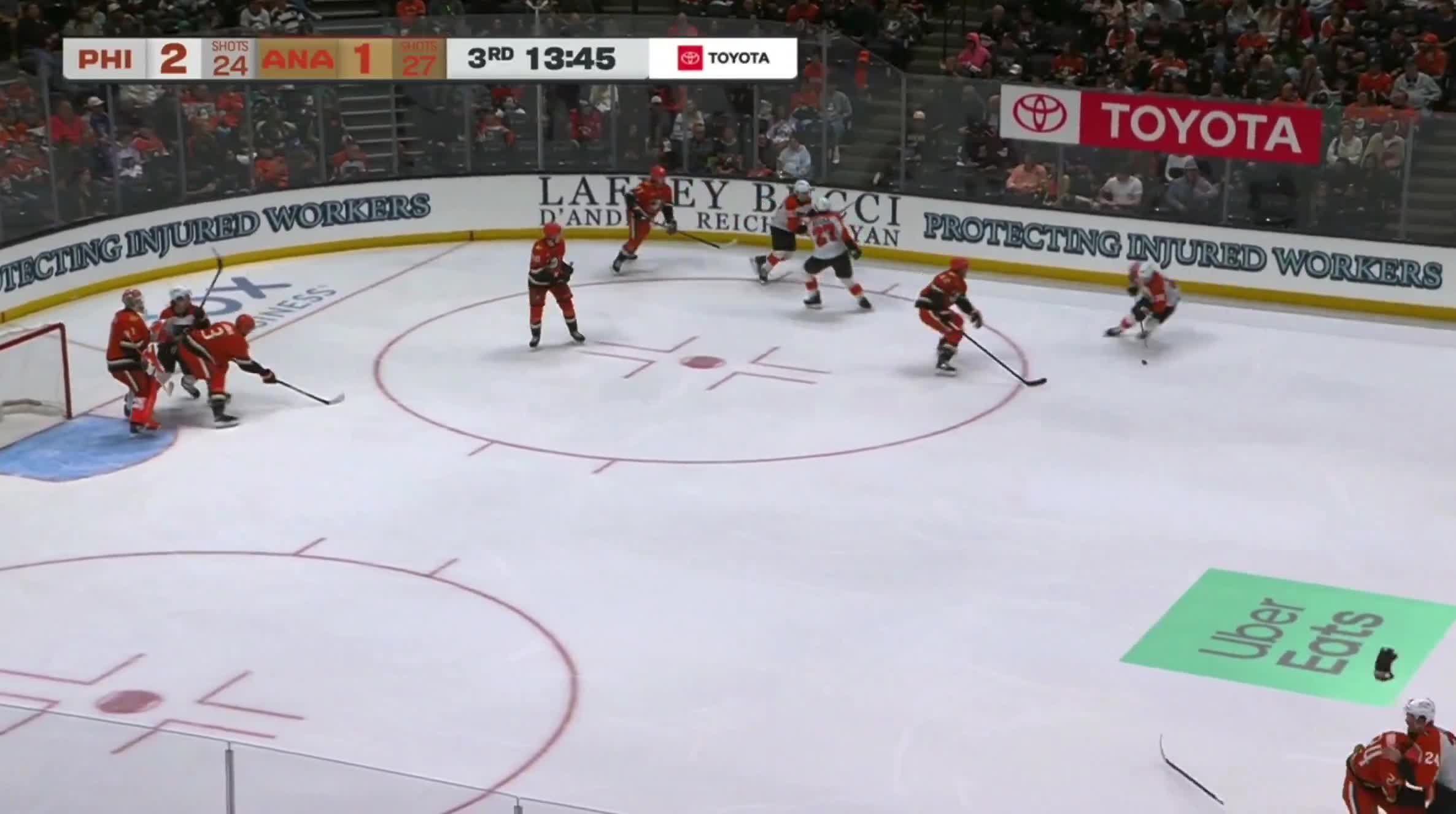 Nick Seeler drops the gloves with Jansen Harkins