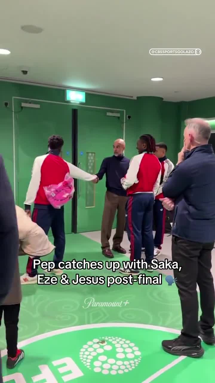 Pep Guardiola conversing with Bukayo Saka, Eberechi Eze & Gabriel Jesus after Manchester City beat Arsenal in the Carabao Cup final…