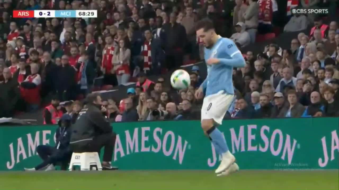 Ben White and Pep Guardiola’s reactions to Rayan Cherki’s juggling