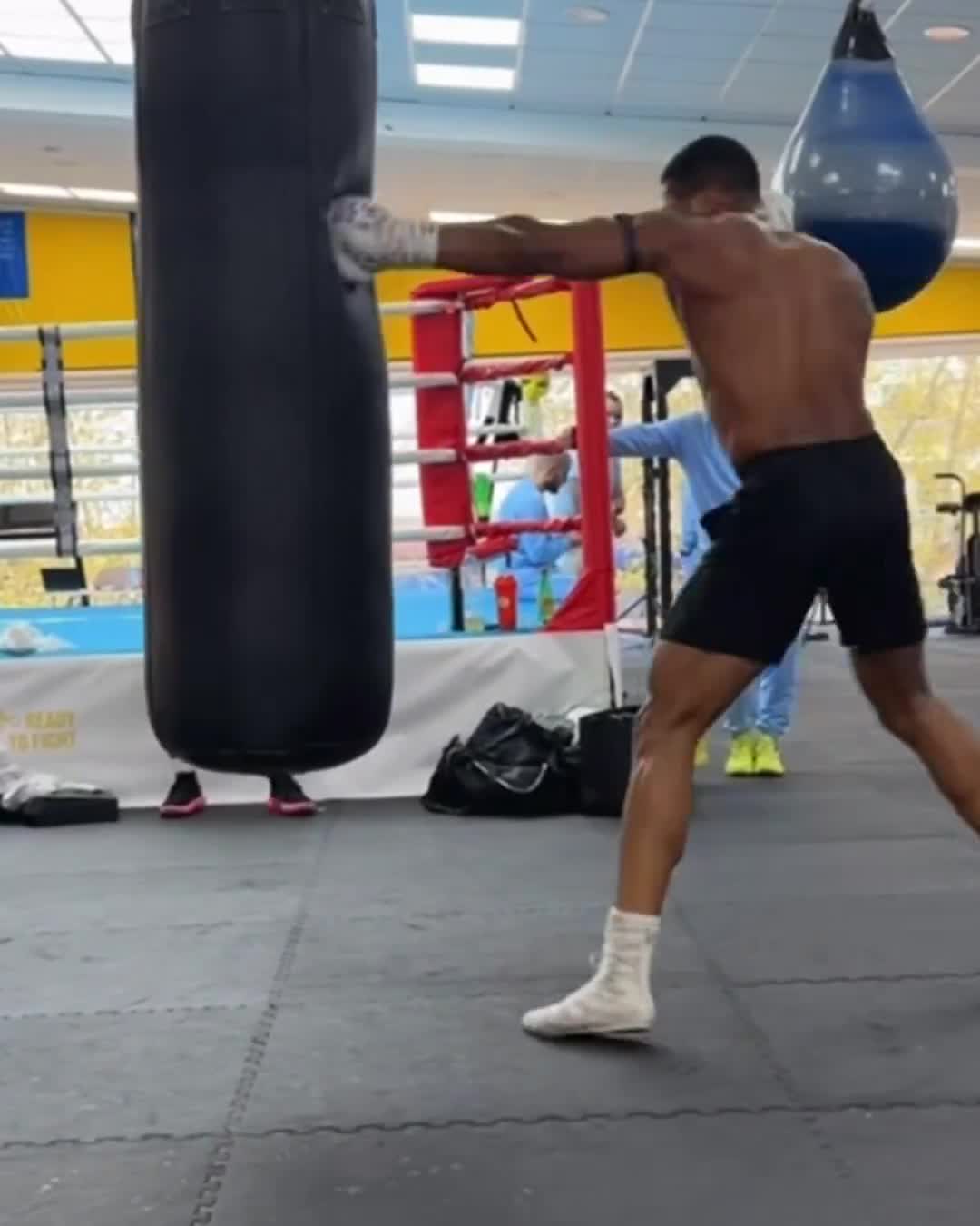 Anthony Joshua training alongside Oleksandr Usyk today