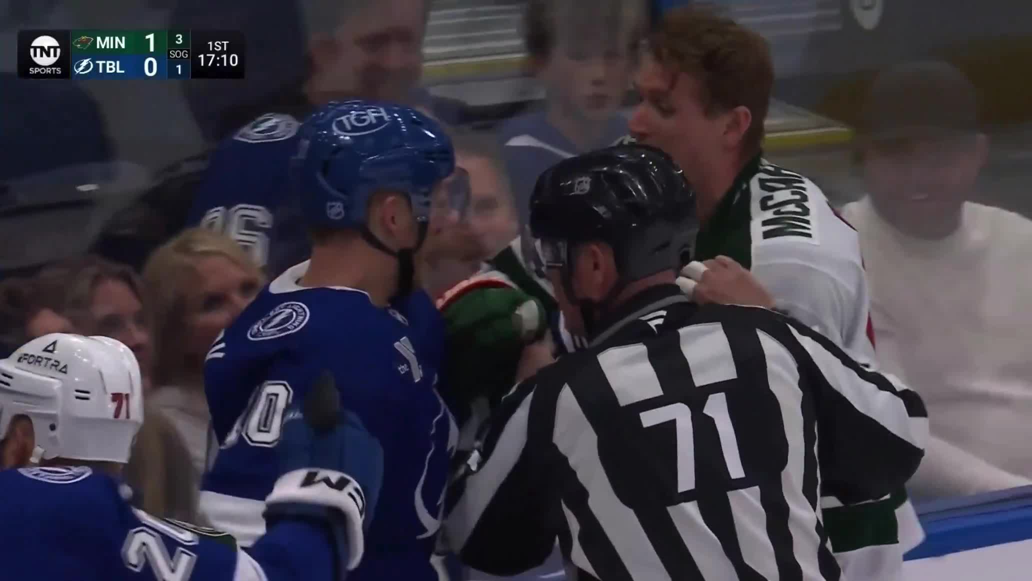 Michael McCarron and Corey Perry drop the gloves and McCarron CONNECTS with an uppercut and bloodies Perry