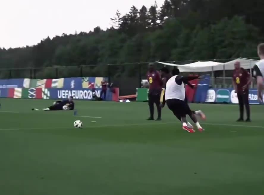 Kobbie mainoo destroying England defenders in training today