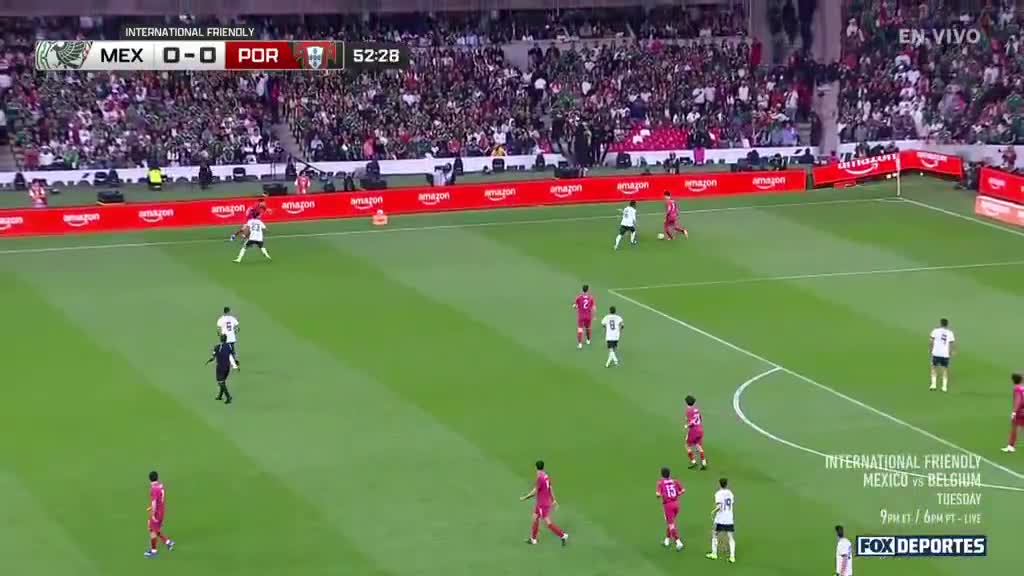 A confrontation between Pedro Neto and Mexican player Gallardo