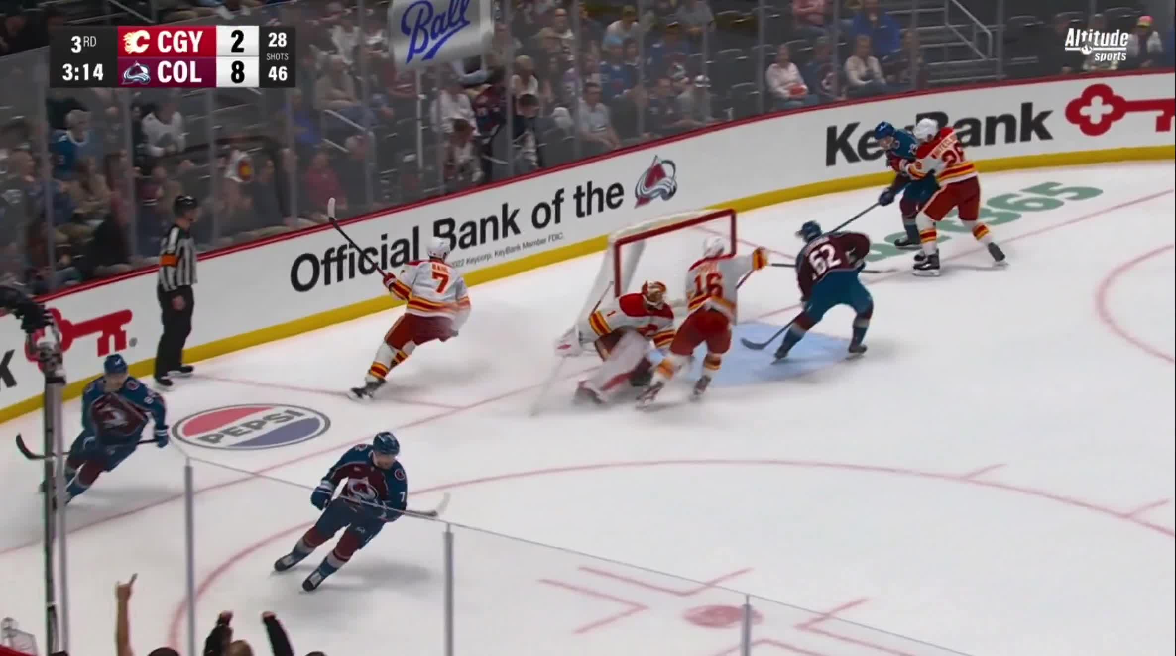 Artturi Lehkonen make it NINE goals for the Avalanche