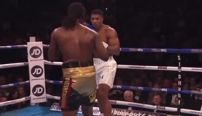 10 years ago, Anthony Joshua defeated Charles Martin by KO in round 2 of 12 to win the IBF heavyweight title.