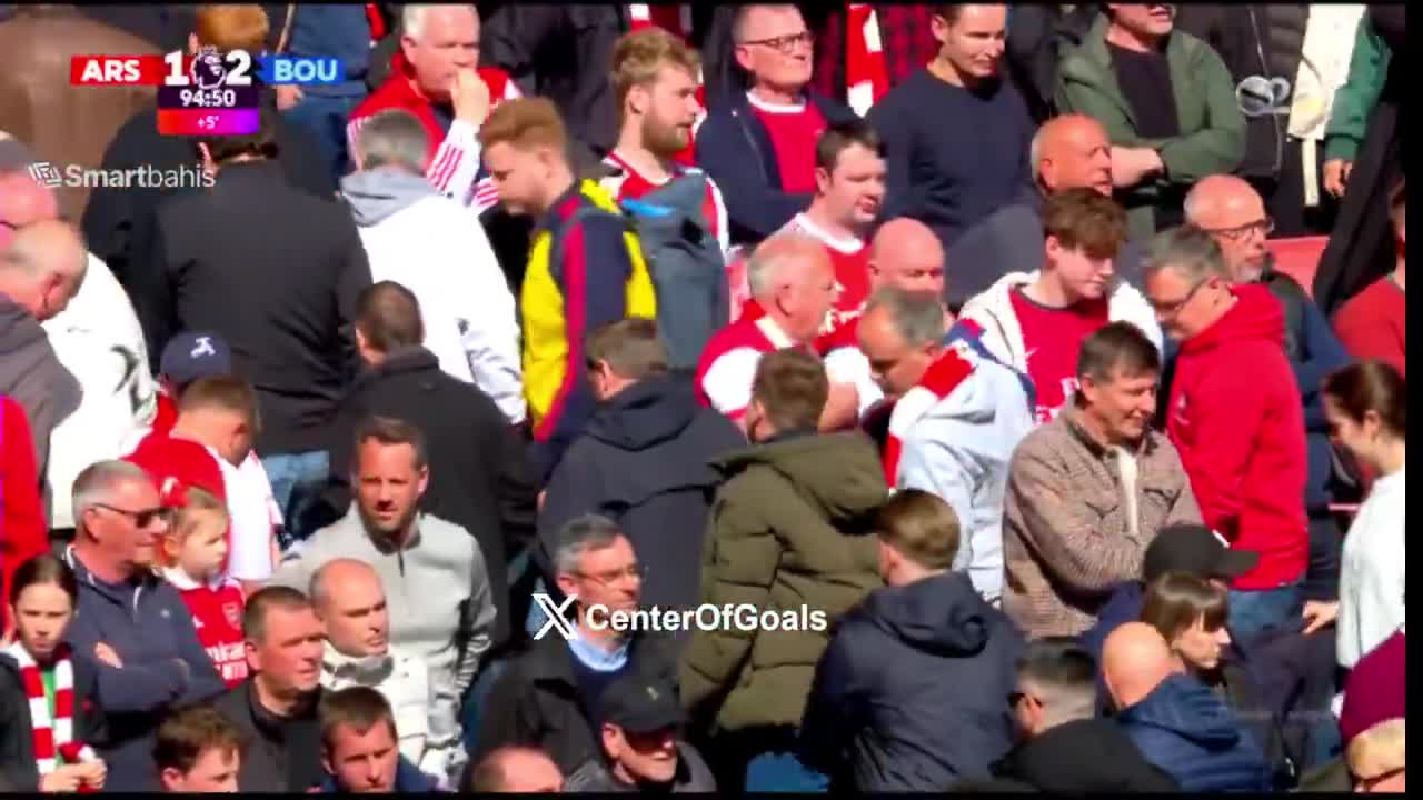 Arsenal fans are leaving the stands in utter disappointment. They didn't even want to wait the last few seconds.