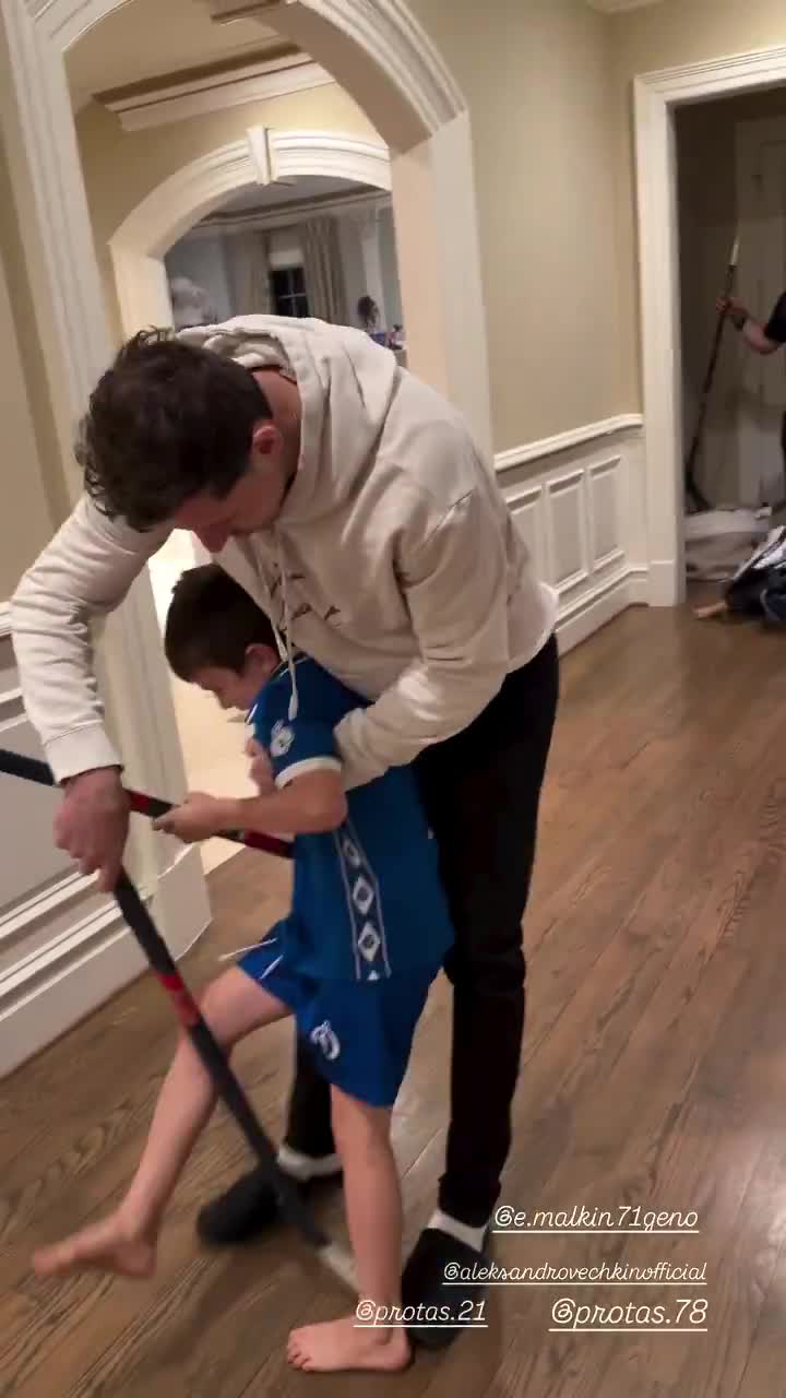 It's mini-sticks night at the Ovechkin residence again, featuring Evgeni Malkin and a special appearance from the Protas brothers