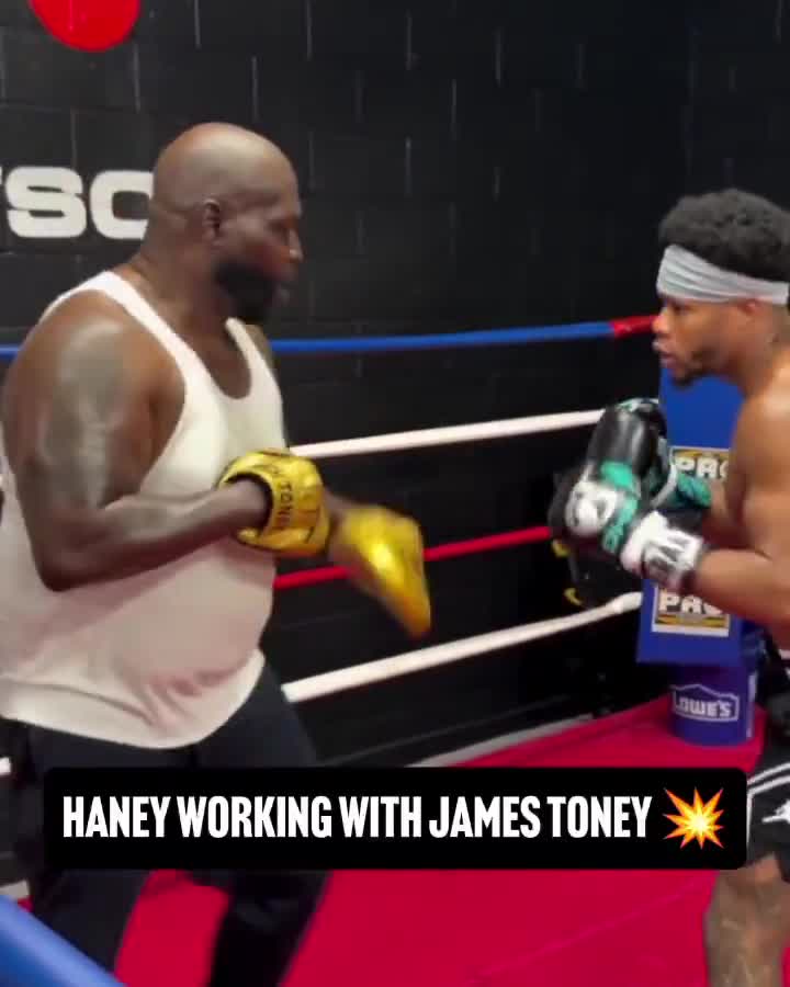 Devin Haney hitting the pads with the legendary James Toney