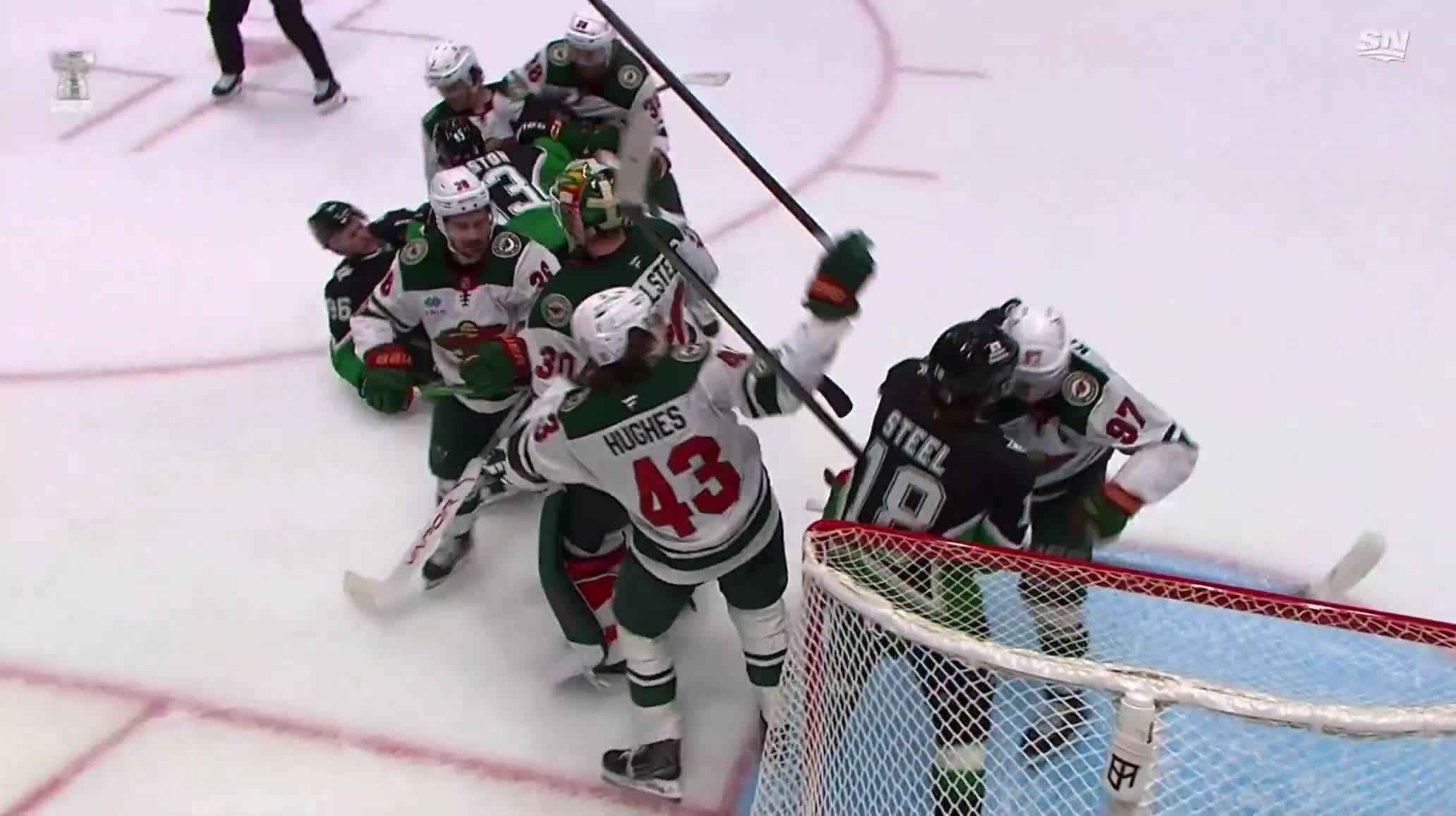 Jesper Wallstedt gave Mikko Rantanen a shot after he got bumped by him