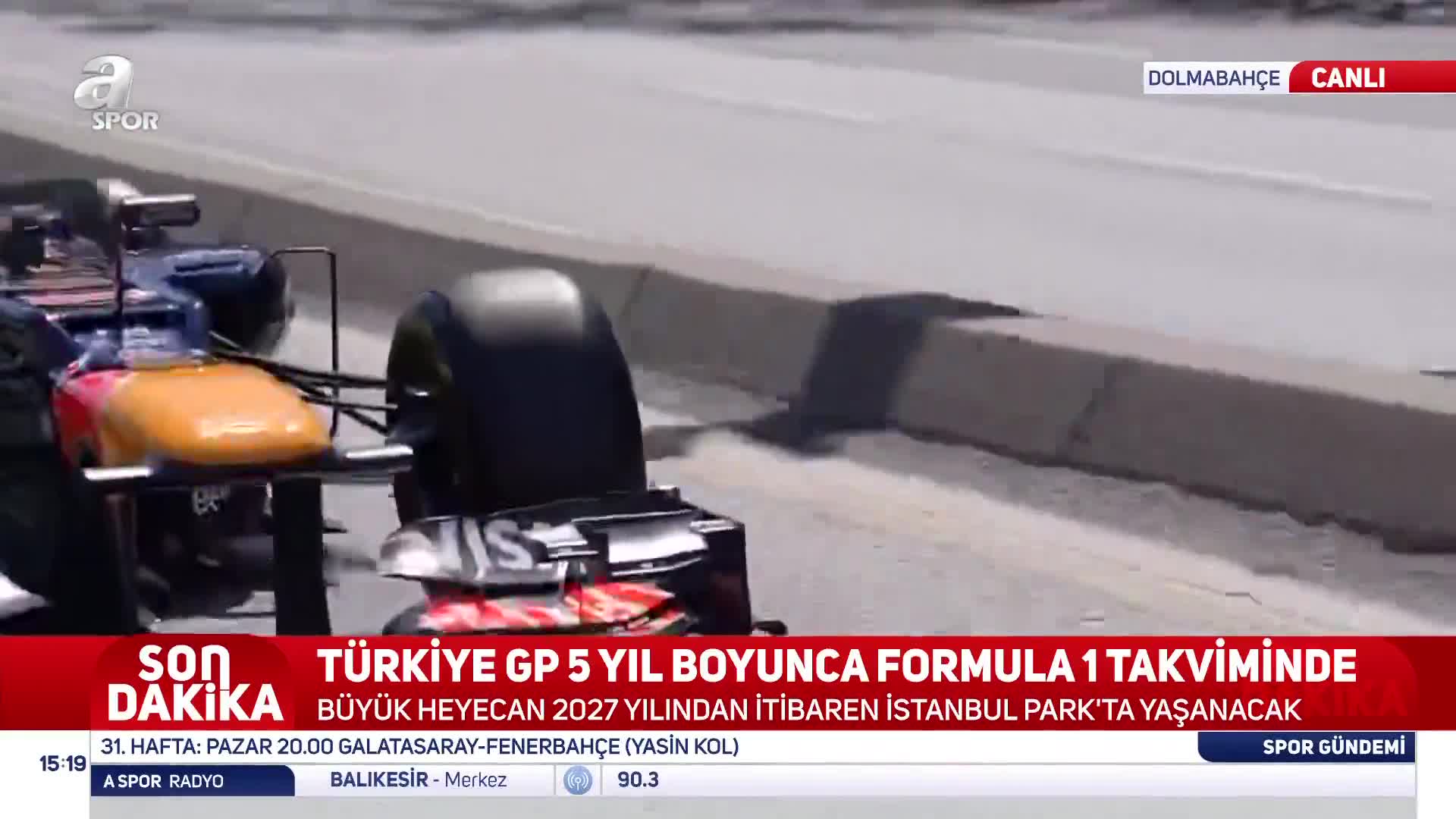 Yuki in an RB8 on the streets of Istanbul