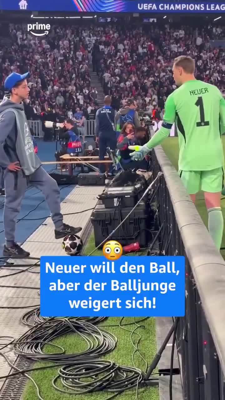 PSG ball boy refusing to give Neuer the ball