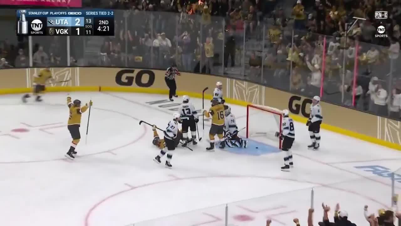 Pavel Dorofeyev scores his 2nd goal of the game to tie it at 2 for the Golden Knights