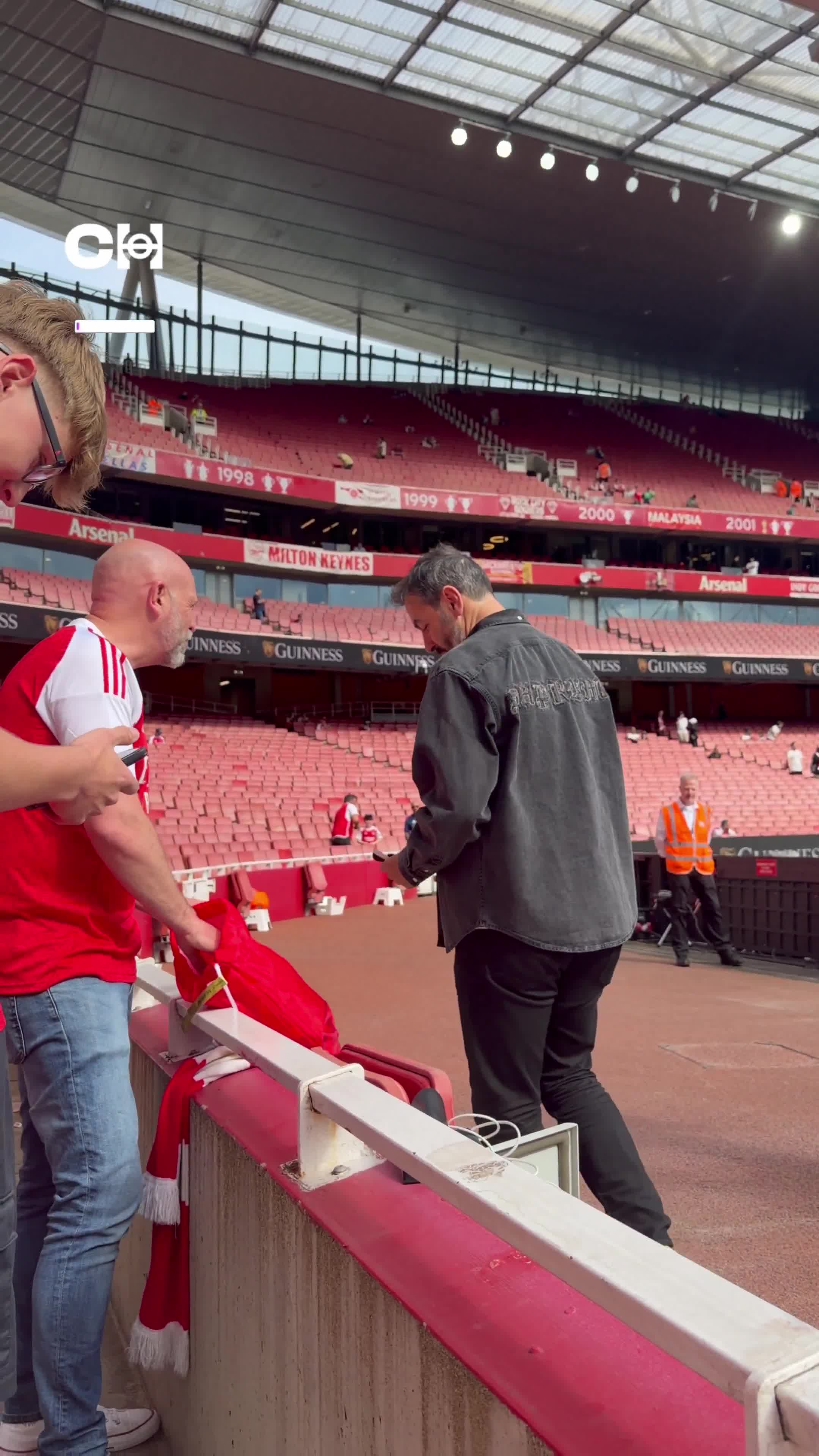 Robert Pires stops by to see fans pre match