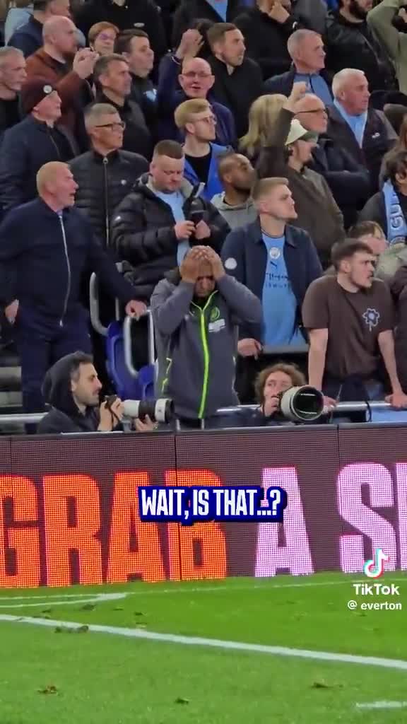 Everton on TikTok, zooming in on the Manchester City fan who mocked Arsenal with the water bottle