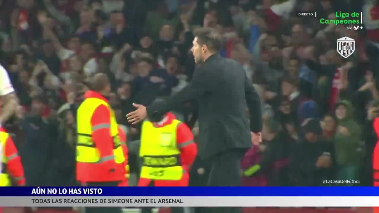 Mikel Arteta running onto the pitch after Diego Simeone at full-time to shake his hand
