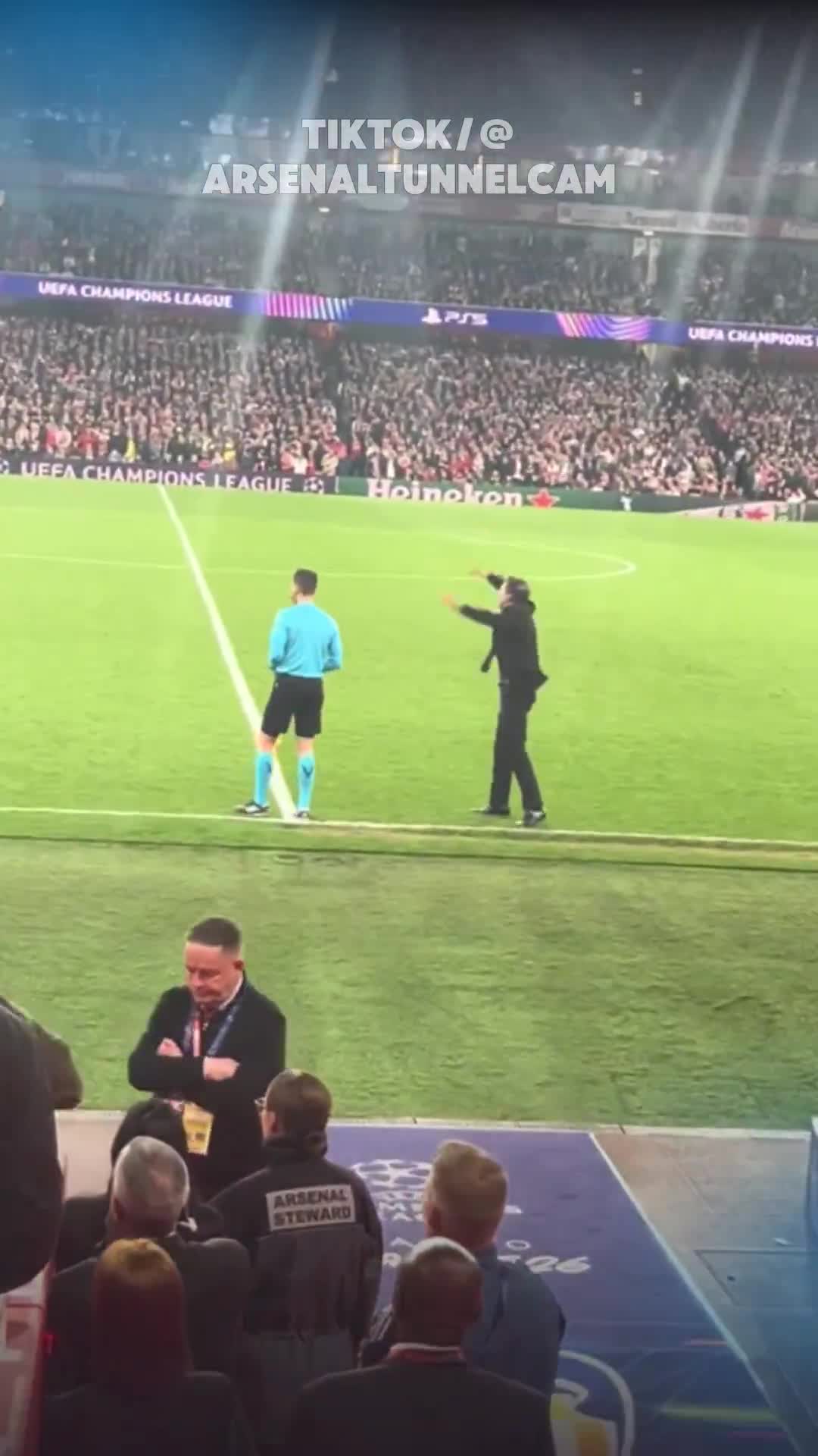 Mikel Arteta and Diego Simeone were in a competition to see who could step furthest out of their technical area